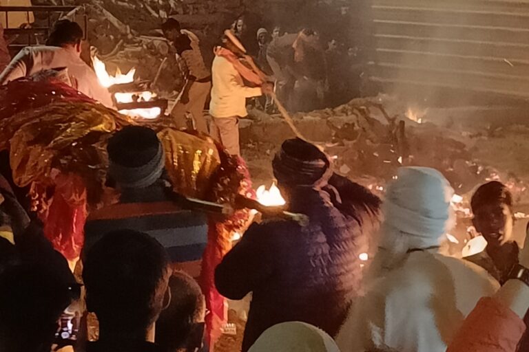 Le pire funebri e i funerali a Varanasi (e in India)