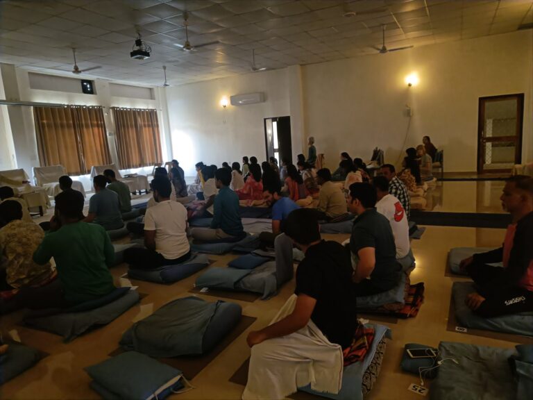 Come sopravvivere a un ritiro di meditazione Vipassana